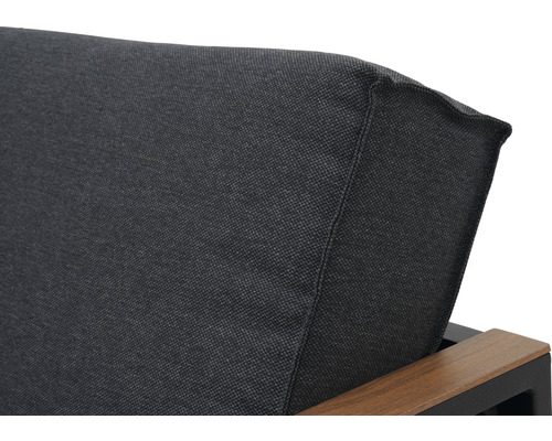 Vue détaillée d''un coussin de canapé d''extérieur anthracite avec cadre en bois
