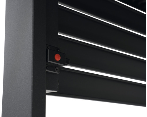 Vue détaillée d''un toit à lamelles avec bouton rouge pour le contrôle