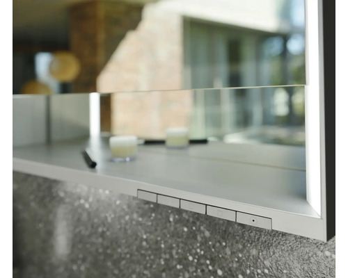 Vue détaillée d''une armoire de toilette avec étagère et commandes