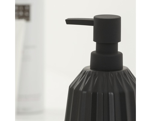 Seifenspender mit geriffeltem Design