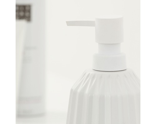 Seifenspender mit Rillenstruktur