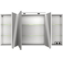 Offener Spiegelschrank mit Glasböden und Beleuchtung.
