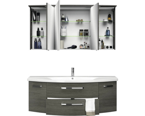 Badezimmer mit Waschtischunterschrank und Spiegelschrank zur Aufbewahrung von Badartikeln