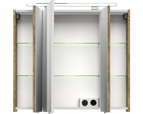 Geöffneter Spiegelschrank mit Beleuchtung und Steckdosen