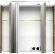 Geöffneter Spiegelschrank mit Holzrahmen, Glasböden, Beleuchtung und Steckdosen