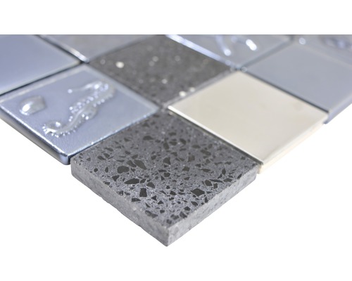 Mosaikfliese mit verschiedenen Mustern und Materialien