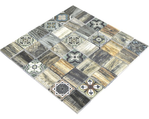 Mosaikfliese mit Holzoptik und verschiedenen Ornamenten