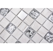 Mosaikfliesen mit Glas- und Steinelementen