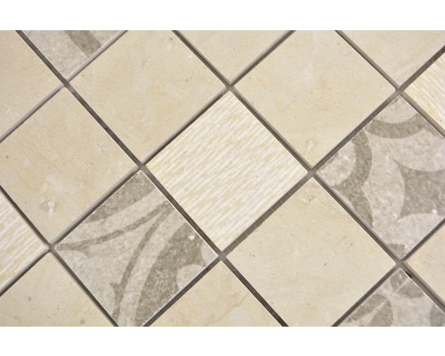 Gros plan de carreaux de mosaïque avec des motifs carrés