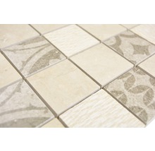 Mosaïque avec éléments carrés et motifs différents