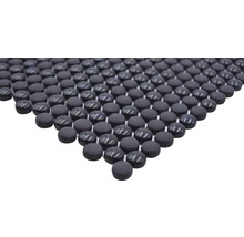 Mosaikfliesenmatte mit runden, glänzenden Steinen
