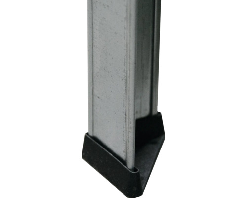 Detailansicht eines Metallprofils mit Fußkappe