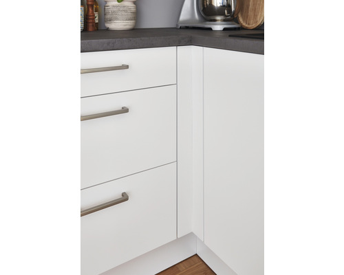 Küchenschrank mit Schubladen und Griffen