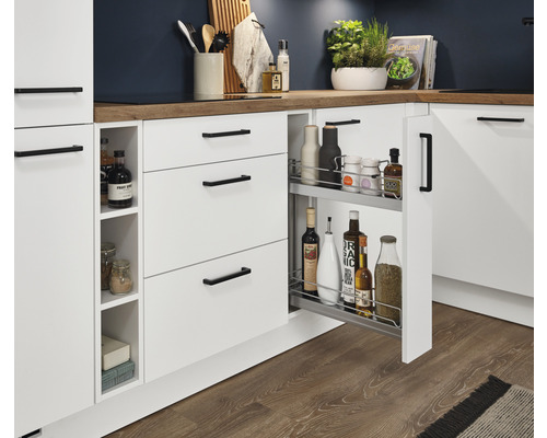 Cuisine équipée avec armoire coulissante, tiroirs et étagères de rangement