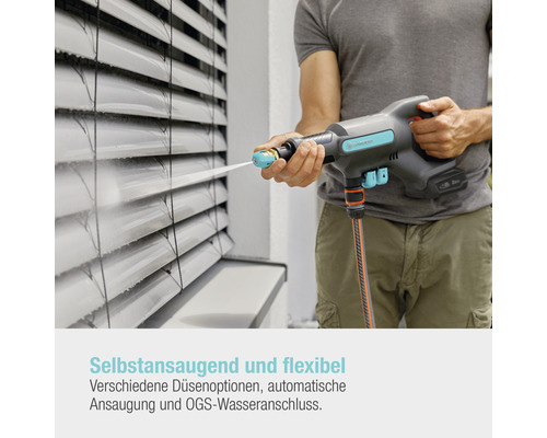 Eine Person reinigt Jalousien mit einem tragbaren Hochdruckreiniger von Gardena.