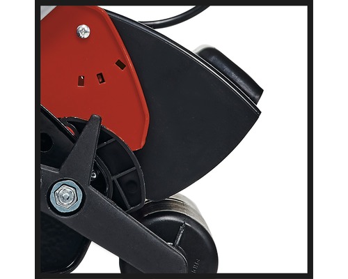 Gros plan sur une tondeuse à gazon