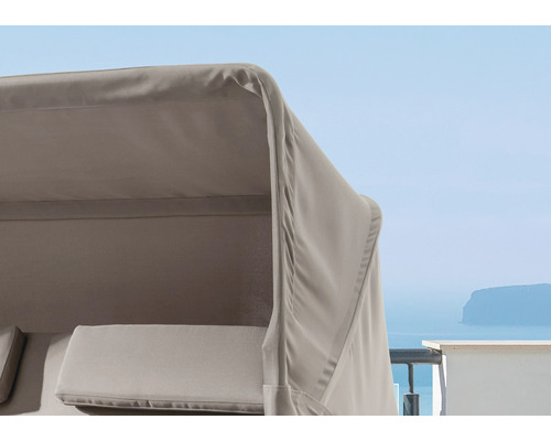 Vue détaillée d''une méridienne avec revêtement et toit ouvrant