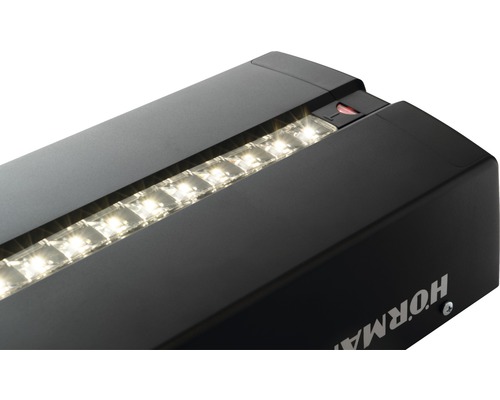 Logo Hörmann sur une motorisation de porte de garage avec éclairage LED