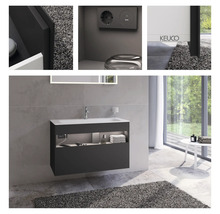 Badezimmer mit Waschbeckenunterschrank, Spiegel und Steckdose mit USB-Anschluss