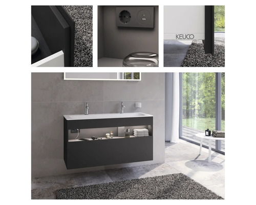 Salle de bain moderne avec lavabo, miroir et serviettes