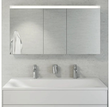 Modernes Badezimmer mit Spiegelschrank, Waschbecken und Armaturen