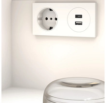 Steckdose mit USB Anschlüssen in der Wand
