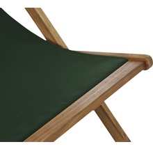 Detailaufnahme eines Holzliegestuhls mit Stoffbezug