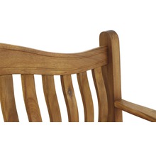 Gros plan du dossier d''un banc de jardin en bois