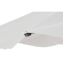 Detailansicht eines Sonnenschirms mit Stoffbespannung und Verbindungselement.