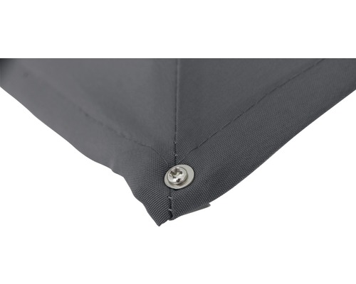 Detailansicht einer grauen Pavillonplane mit Schraube