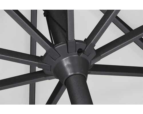 Gros plan sur la structure d''un parasol