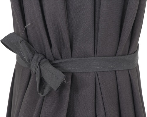 Zusammengebundener Sonnenschirmbezug