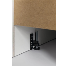 Vue détaillée d''un meuble avec un pied de nivellement réglable pour s''adapter aux sols irréguliers.