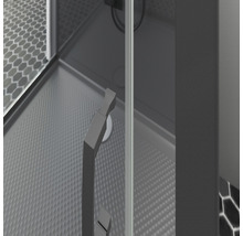 Vue détaillée d''une cabine de douche avec poignée et carreaux hexagonaux
