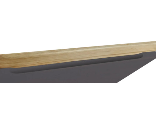 Detailansicht eines Möbelstücks mit Holzoberfläche und Griffmulde