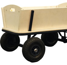 Holzbollerwagen mit vier Rädern