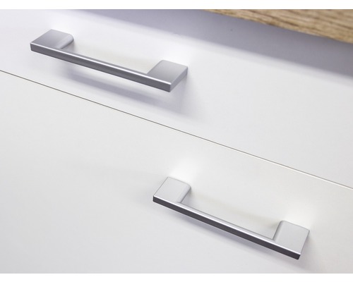 Detailansicht von zwei Schubladen mit Metallgriffen