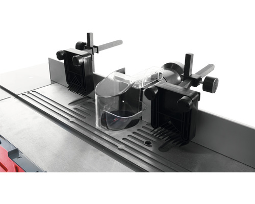 Table de fraisage avec presseur de pièce et dispositif de récupération des copeaux