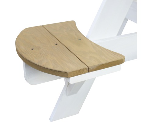 Detailansicht einer Sitzbank aus Holz und weiss lackiertem Holz.