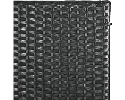 Vue détaillée d''un meuble de jardin tressé