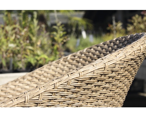 Detailansicht eines Korbsessels für den Garten