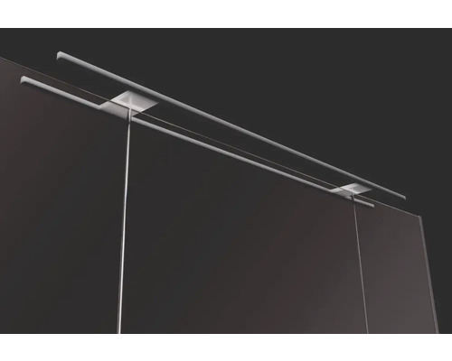 Detailaufnahme von einer Glasschiebetür mit Beschlägen