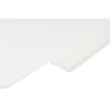 Vue détaillée d''un plateau de table blanc