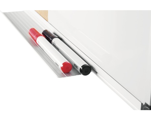 Tableau blanc avec porte-stylo et deux stylos