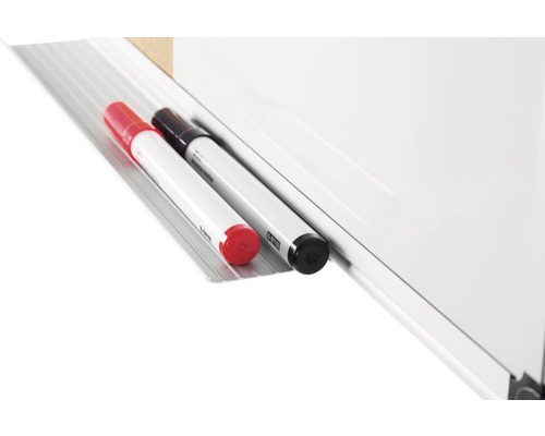 Tableau blanc avec marqueur rouge et noir