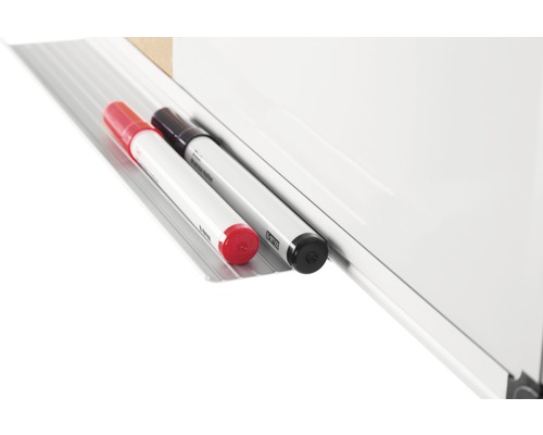Whiteboard mit Stifthalterung und zwei Stiften