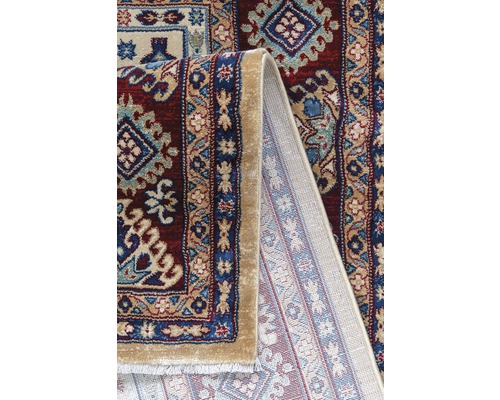 Vue détaillée d''un tapis à motifs avec une surface tissée