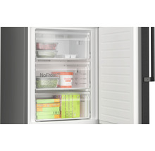 Gefrierschrank mit No Frost Technologie, befüllt mit Lebensmitteln in Behältern und Verpackungen