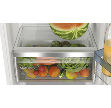 Réfrigérateur avec MultiBox XXL remplie de fruits et légumes