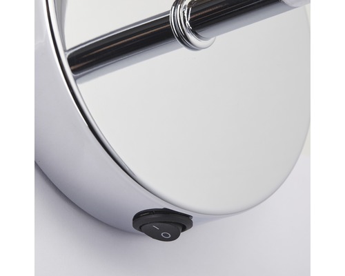 Detailaufnahme einer Wandleuchte mit Schalter